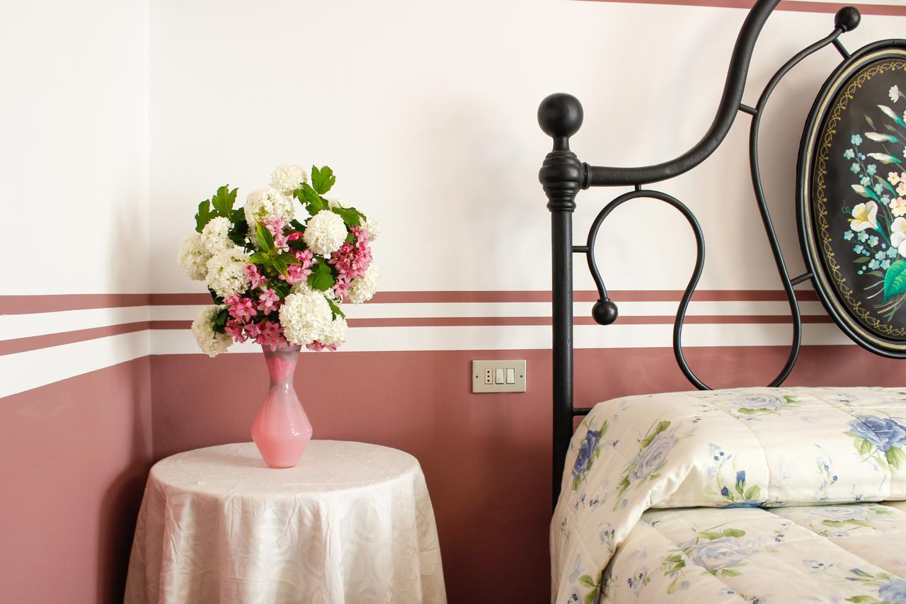 B&B Dimora Morelli Γκούμπιο Εξωτερικό φωτογραφία